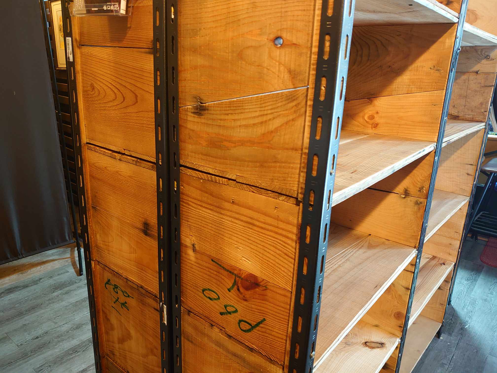 林檎ノ本箱の穴